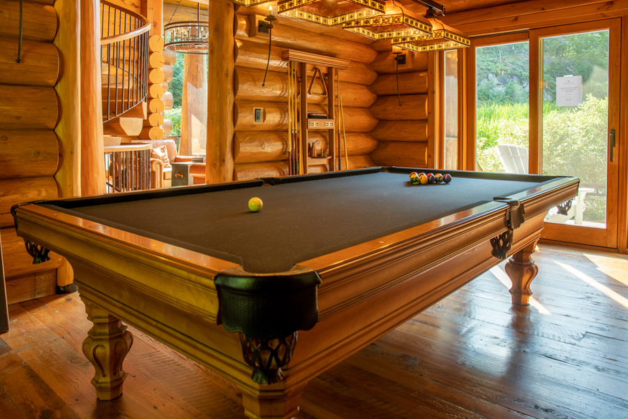 The Muskokan Club House Pool Room