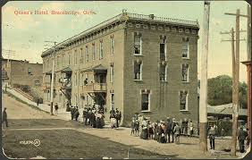 Queens Hotel on Manitoba Street in Bracebridge