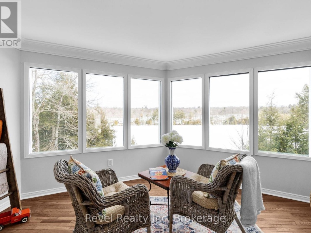 75 SILVER POINT DRIVE, Silver Lake