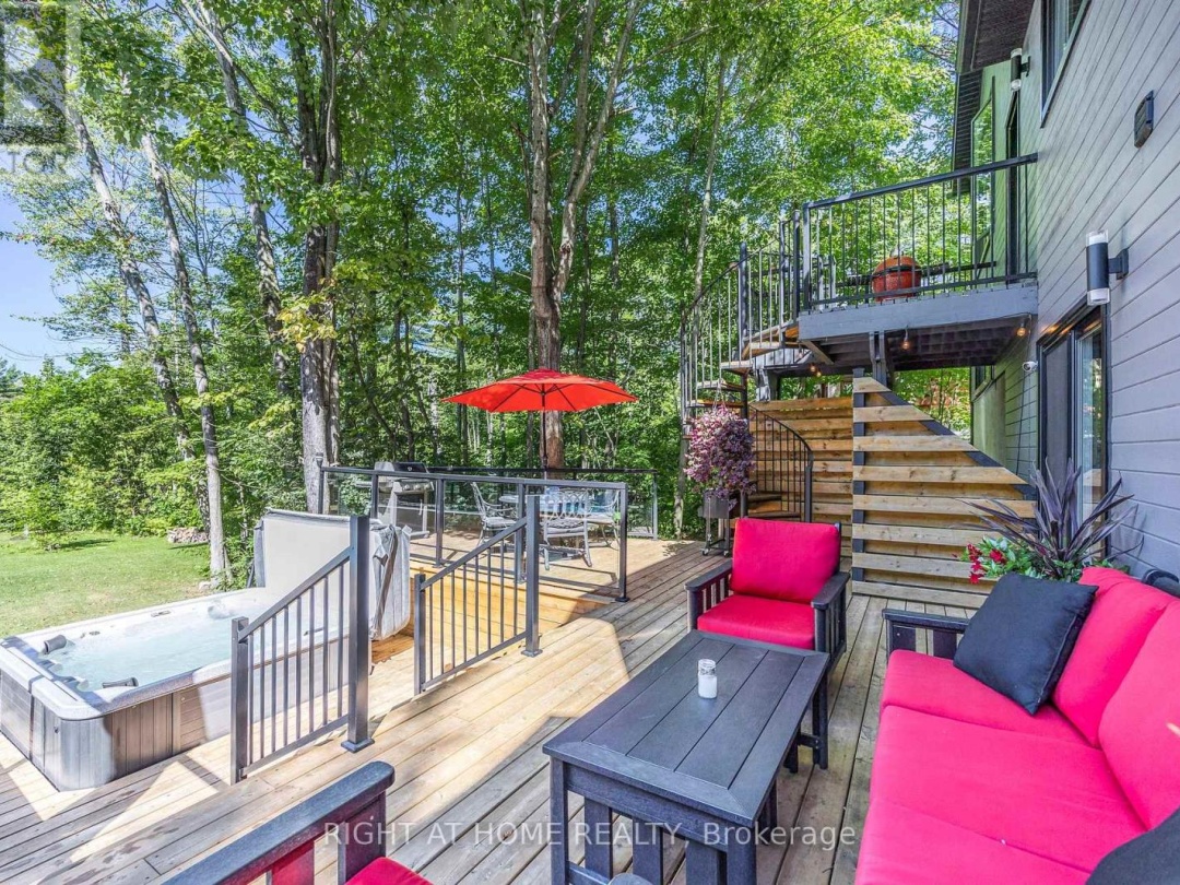 7592 East River Road, Black Lake