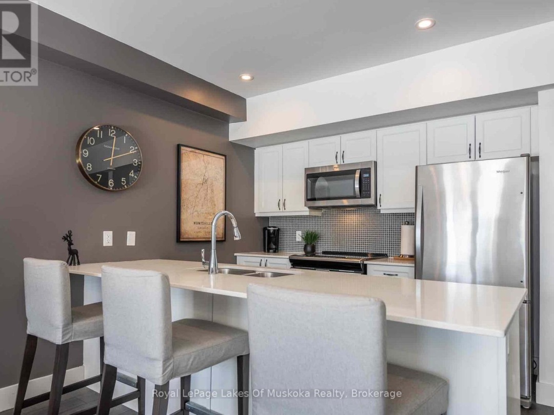 102 - 3 TREE TOPS LANE, Peninsula Lake