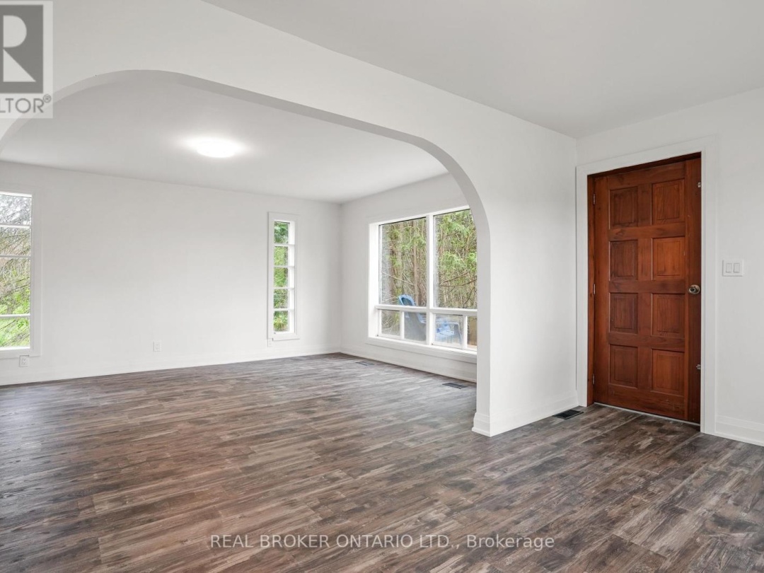 261 Portage Road, Canal Lake