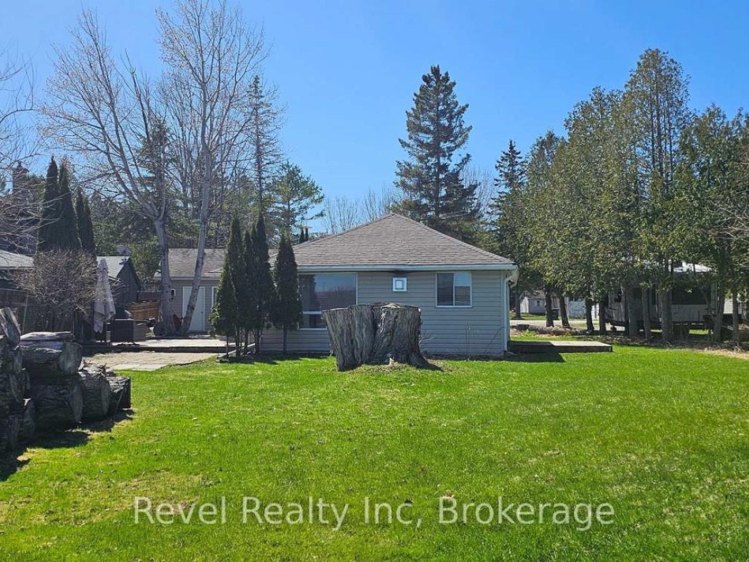 97 Maskinonge Road, Georgian Bay