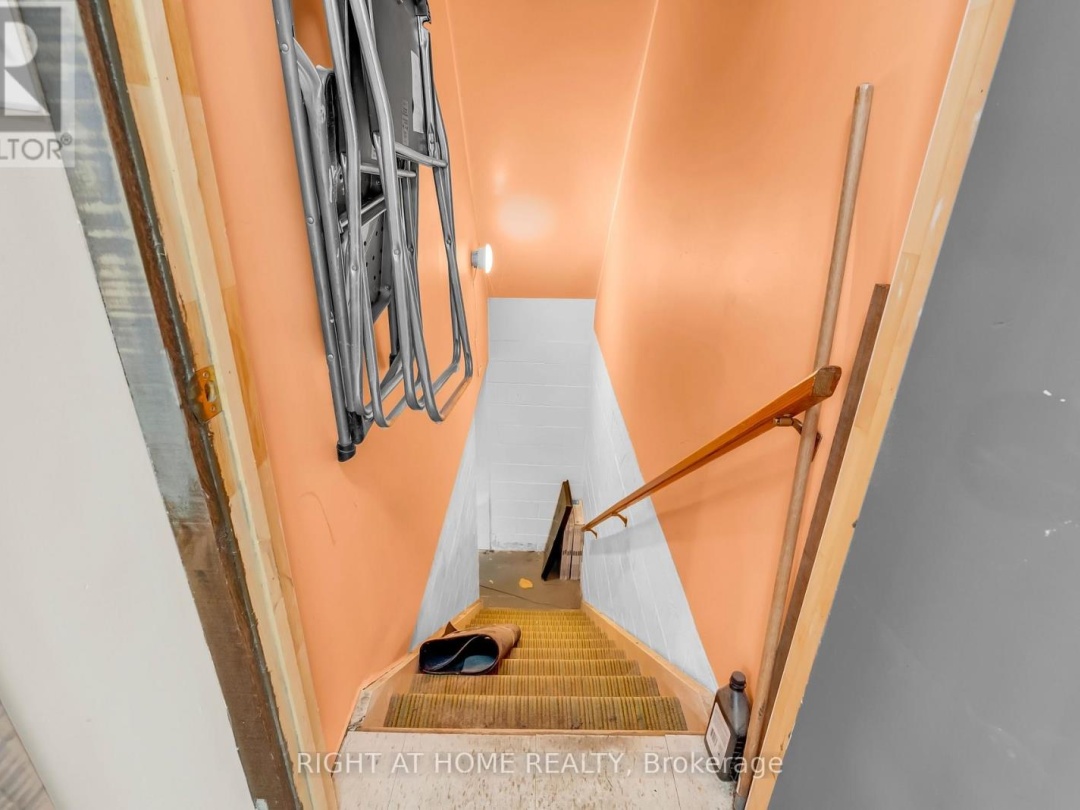 32 MATCHEDASH STREET N, 