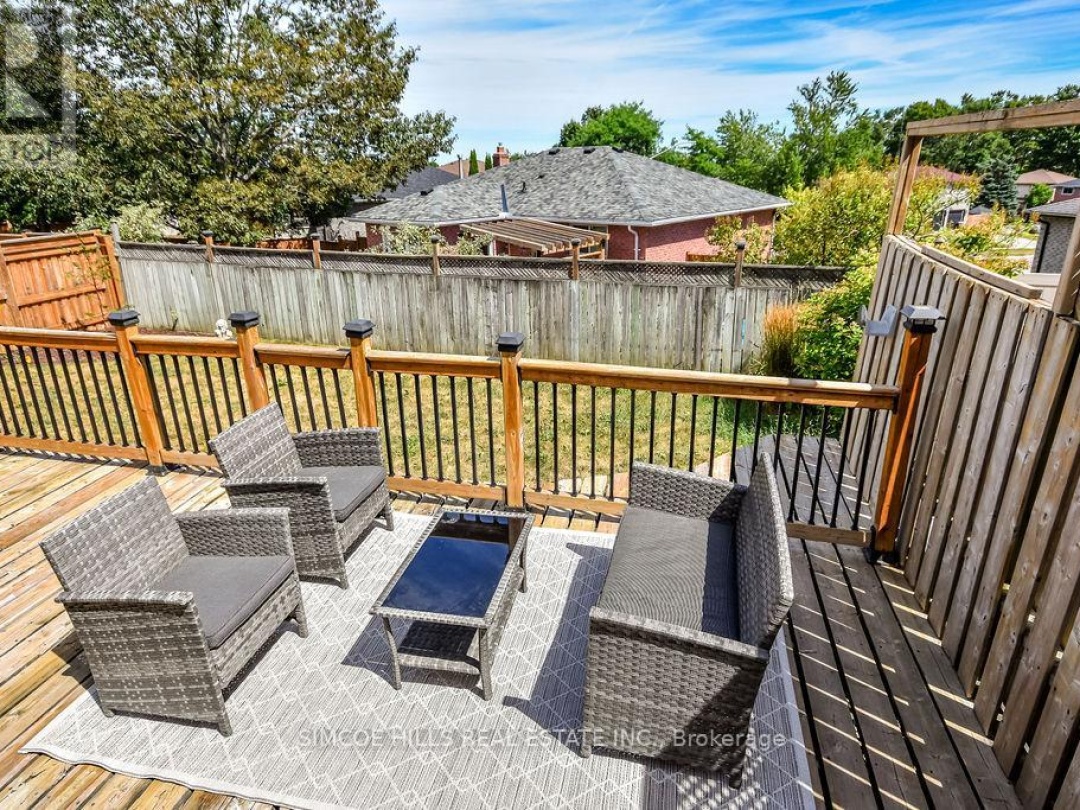 40 LAURENTIAN LANE, 