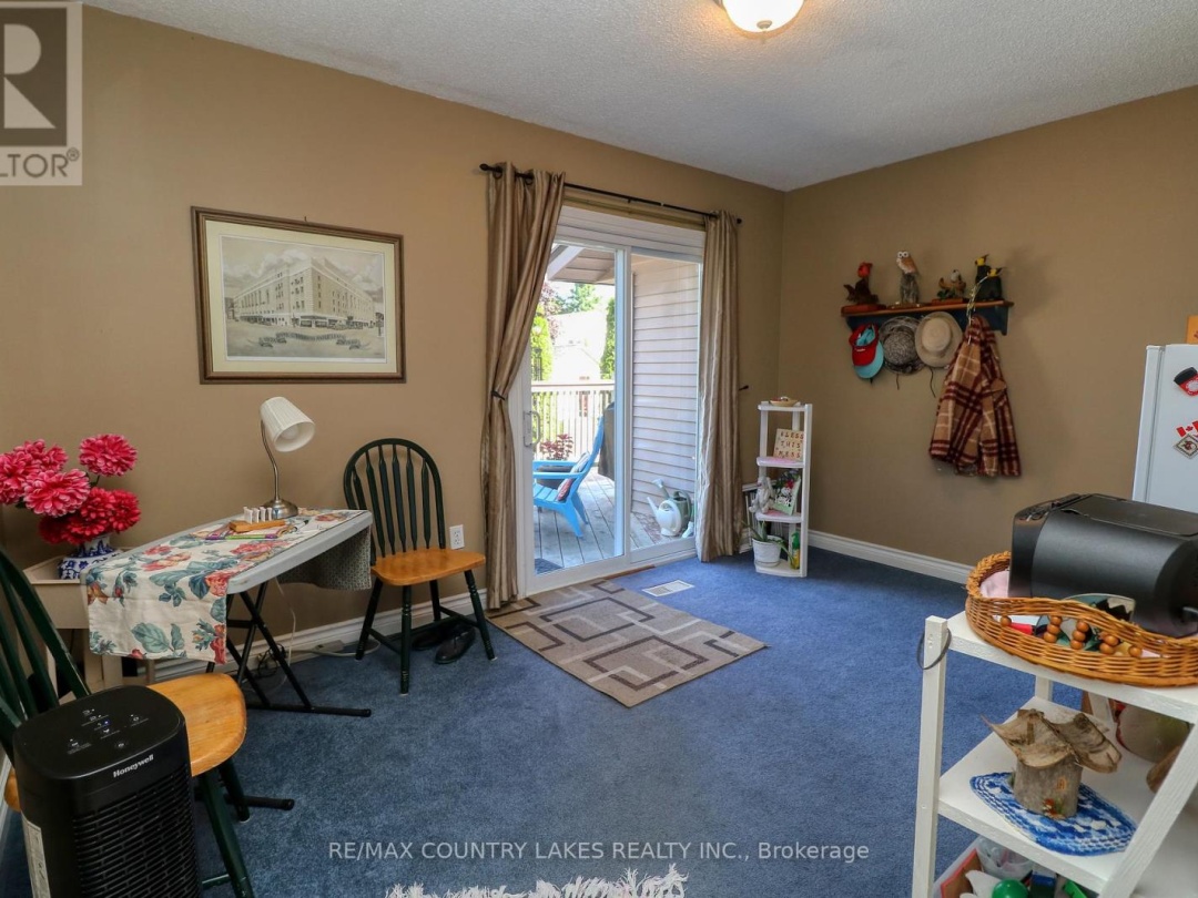 588 MAIN STREET E, 