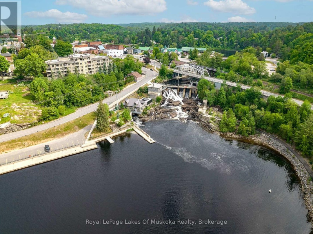 10 - 142 ECCLESTONE DRIVE, Muskoka River