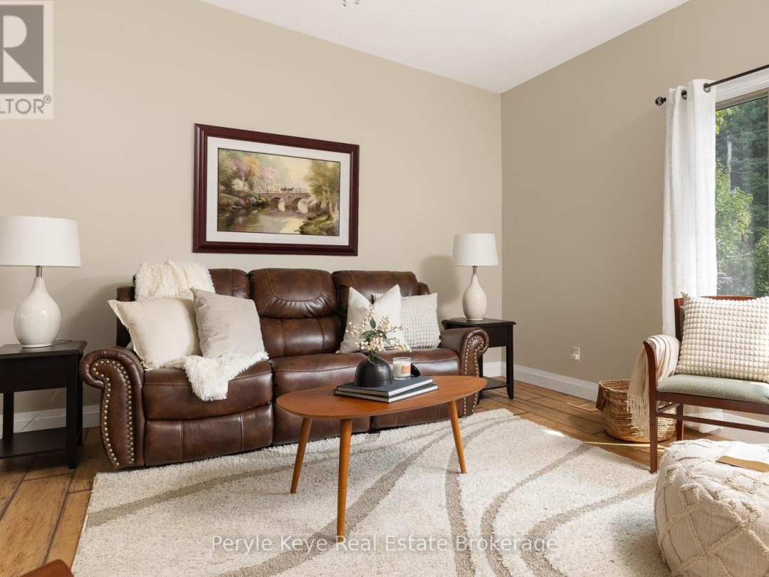 8 SHAW CRESCENT, 