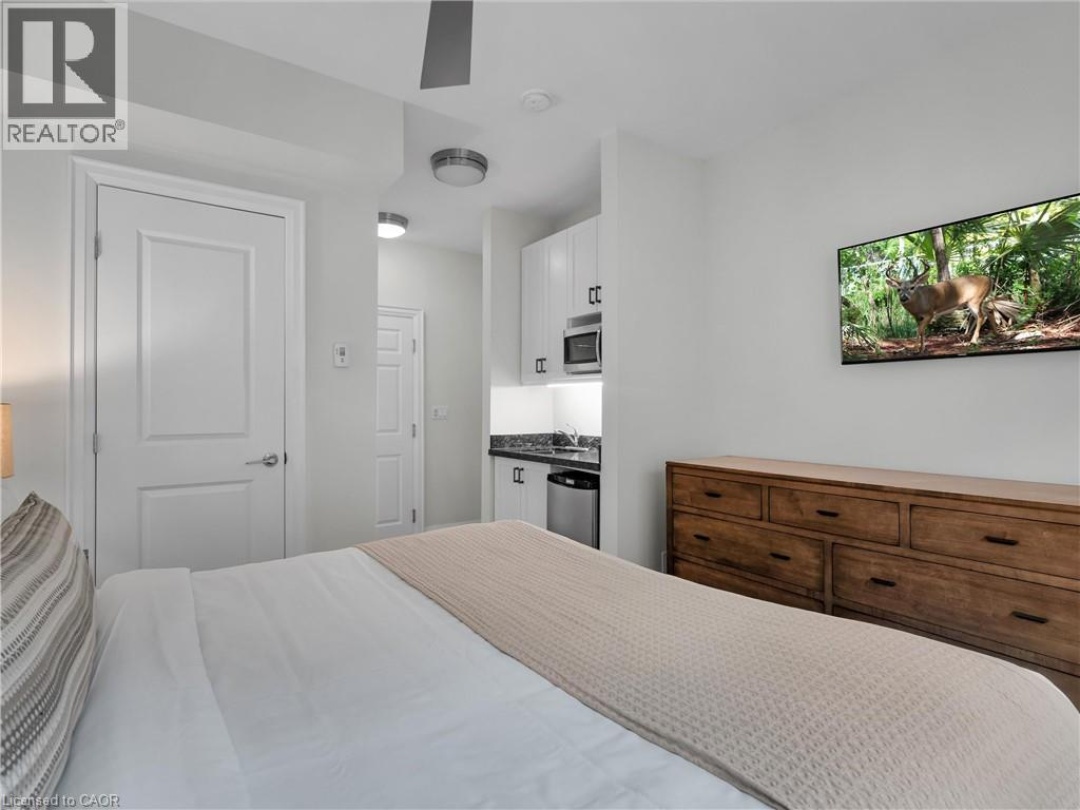 1869 MUSKOKA 118 Road W Unit# BTW-101, Lake Muskoka