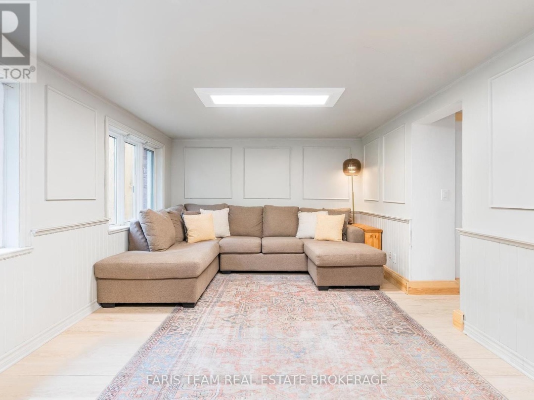 2668 WESTSHORE CRESCENT, 