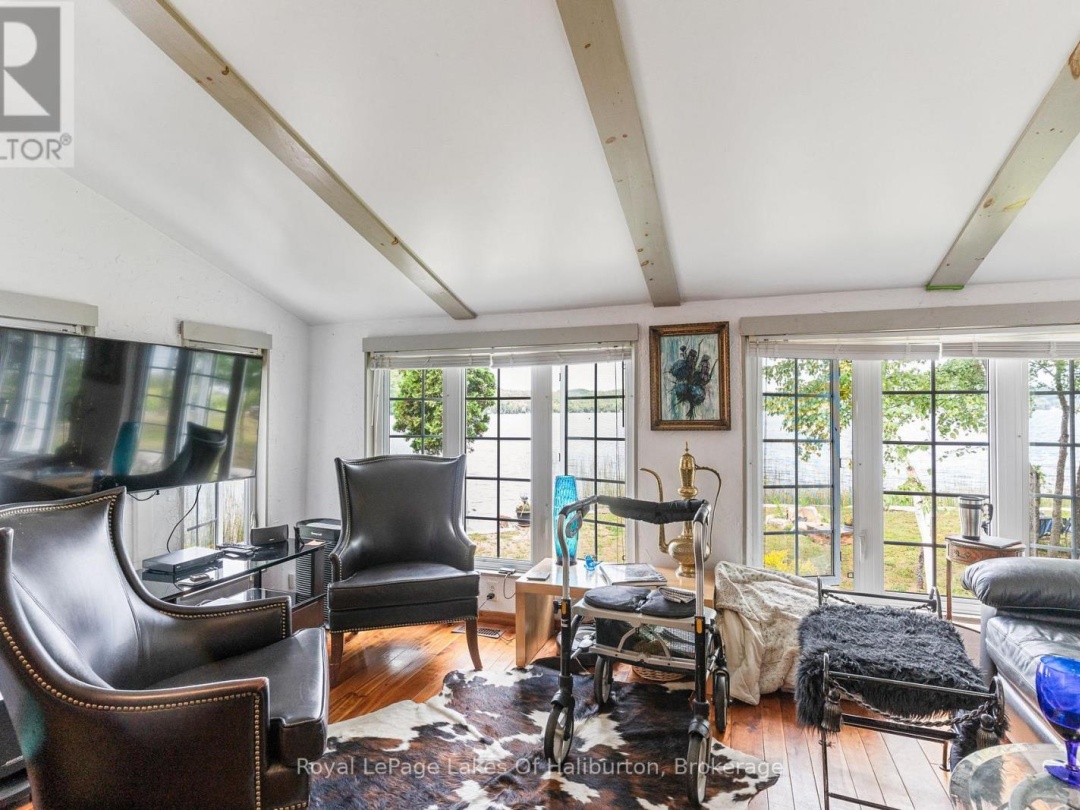 1049 NINATIGO LANE, 
