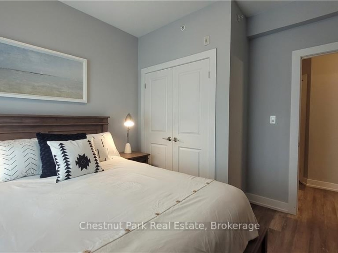 330 - 25 PEN LAKE POINT ROAD, Peninsula Lake