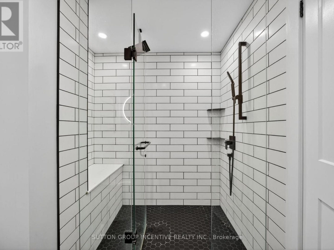 211 MOON POINT DRIVE, 