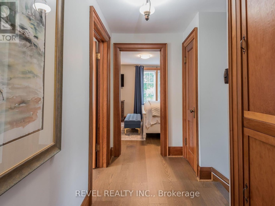 14 BOND STREET W, 