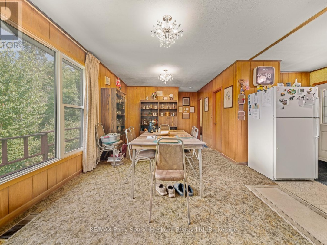 86 LAKESIDE CRESCENT, 