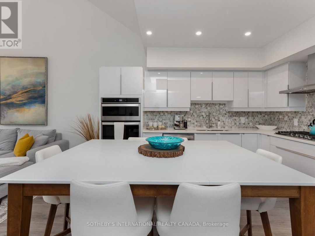 302 - 3 TREE TOPS LANE, Peninsula Lake