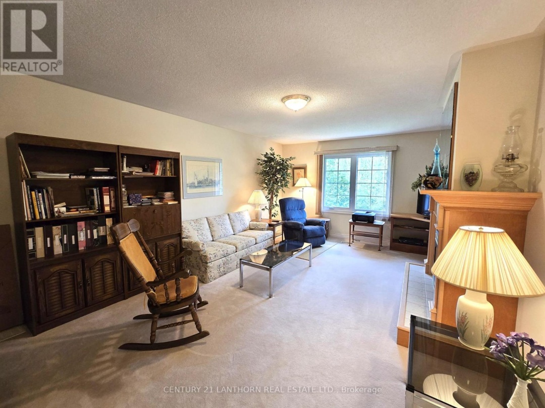 UNIT #310 - 30 MUSEUM DRIVE, 