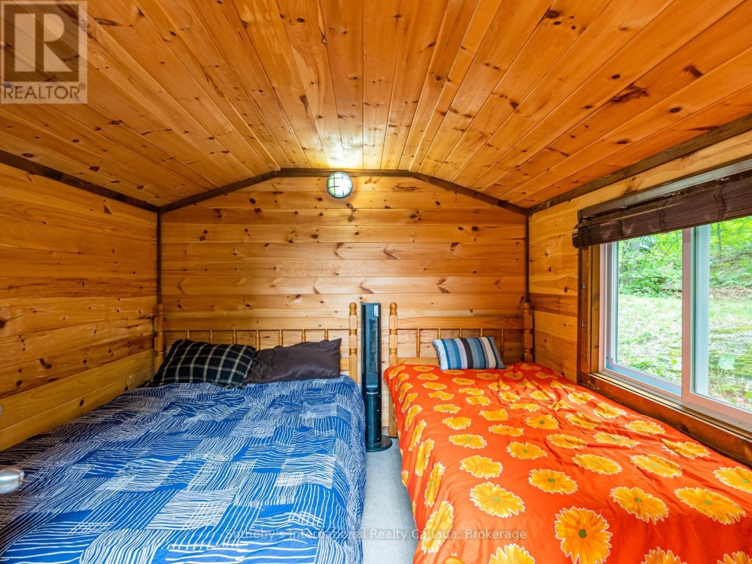 1040 KAHSHE LAKE, 