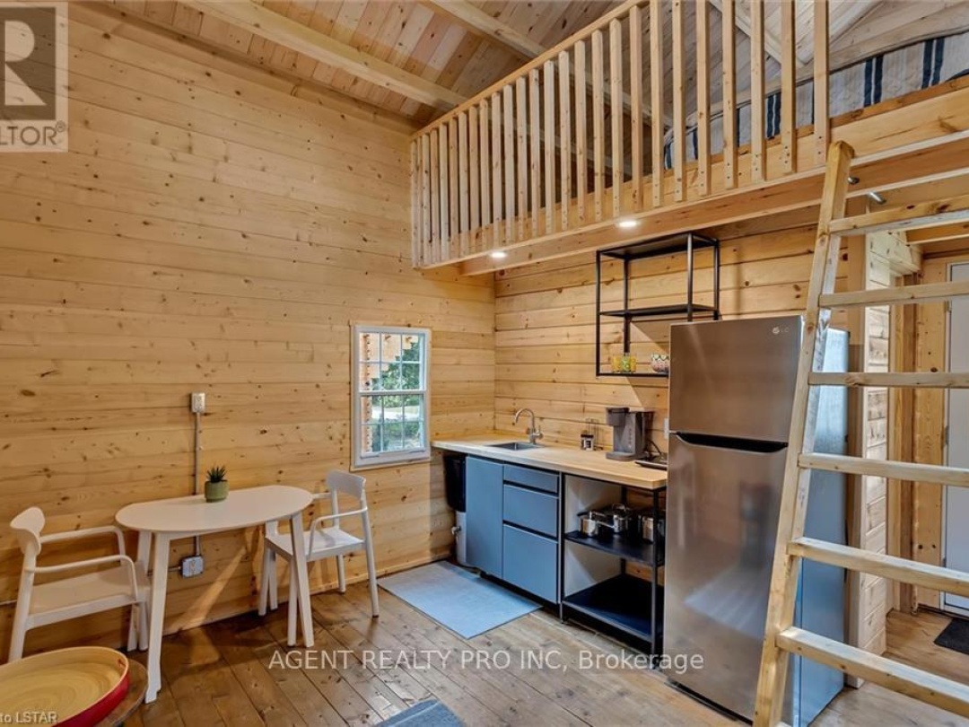 21 Oriole Road, Cameron Lake