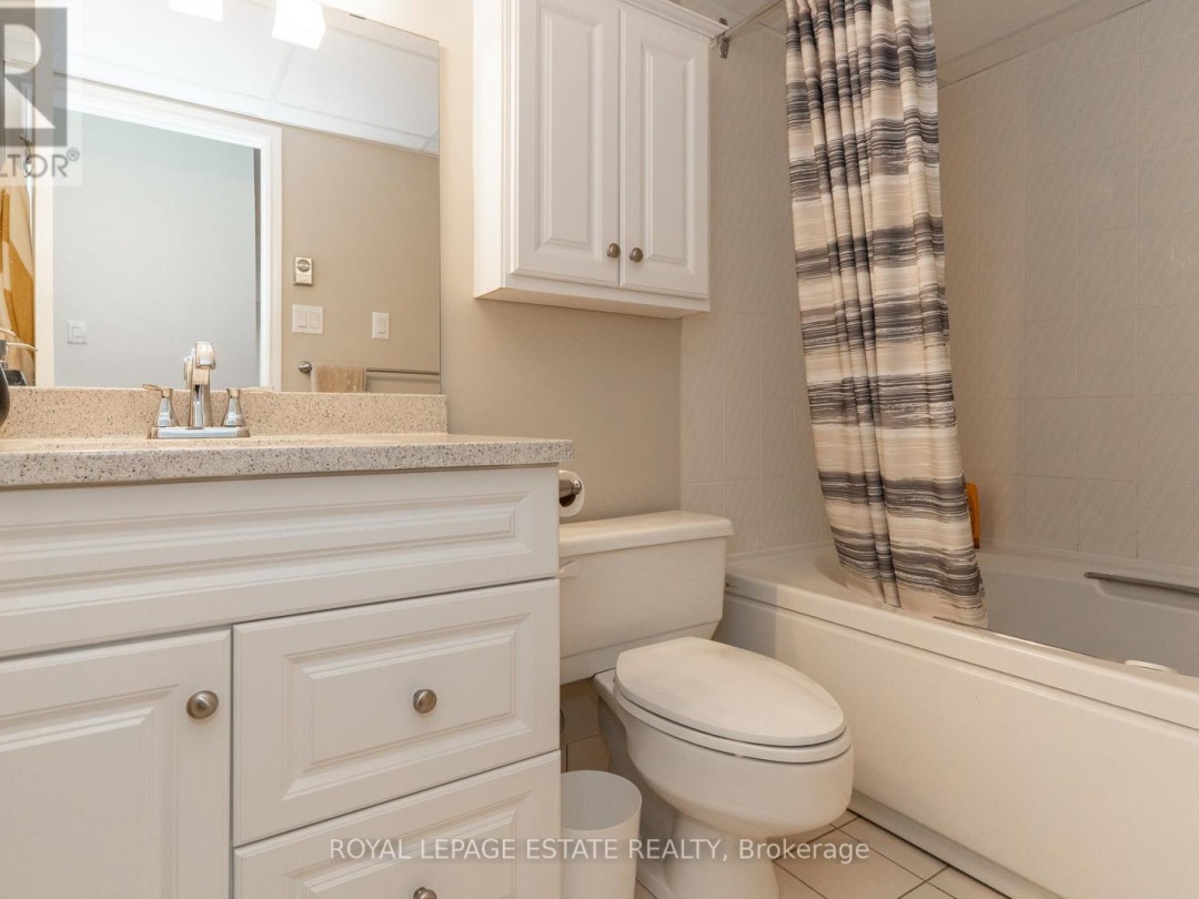 201 27 Deerhurst Drive, Peninsula Lake