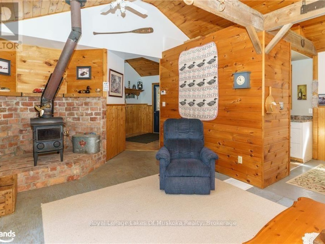 32 MAPLE LEAF DRIVE, Lake Vernon