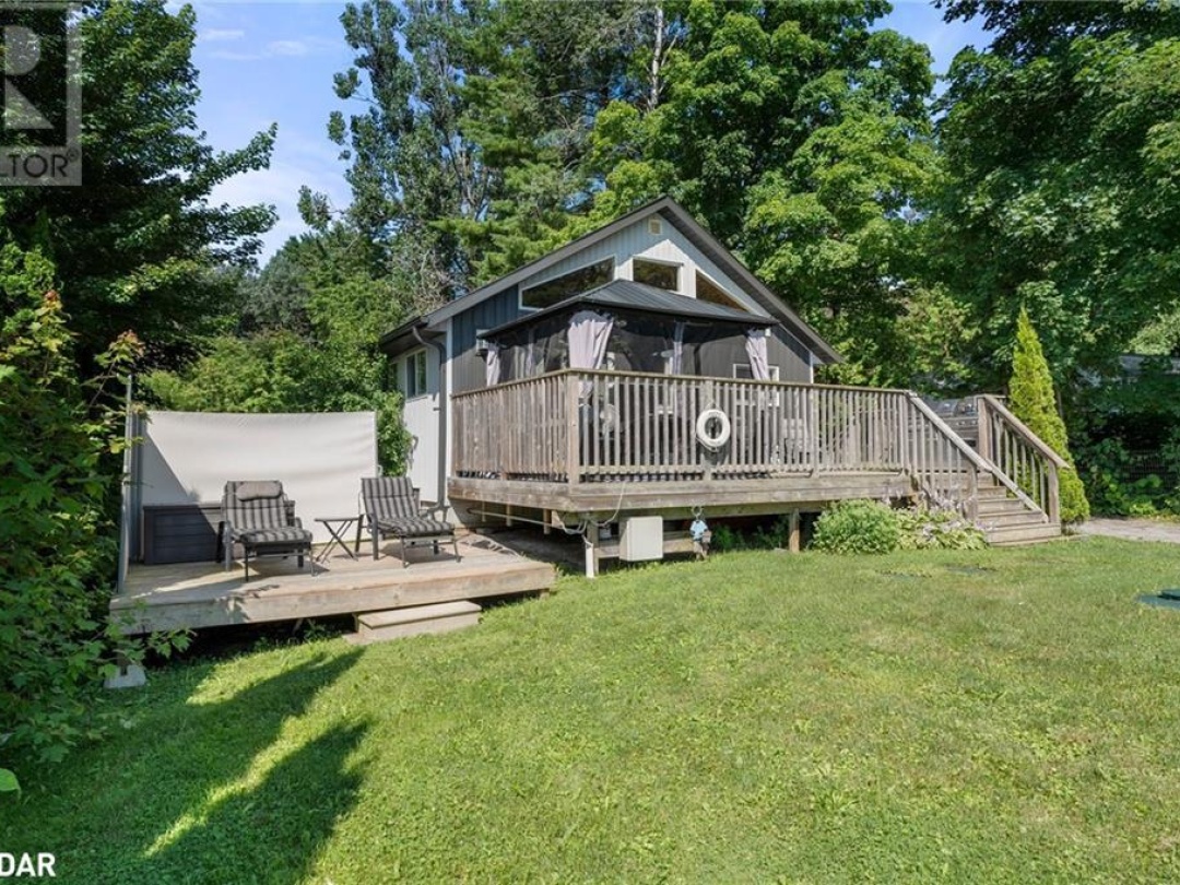 104 Fulsom Crescent, Dalrymple Lake
