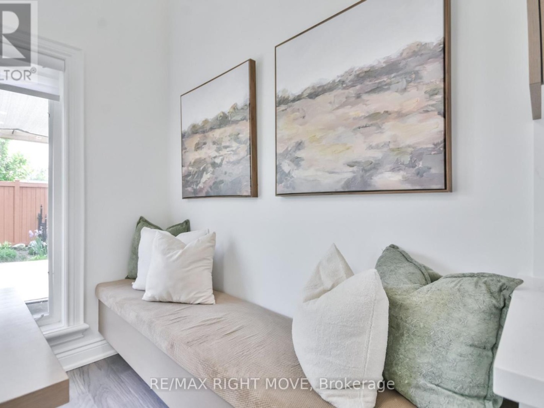 28 - 10 INVERMARA COURT, 