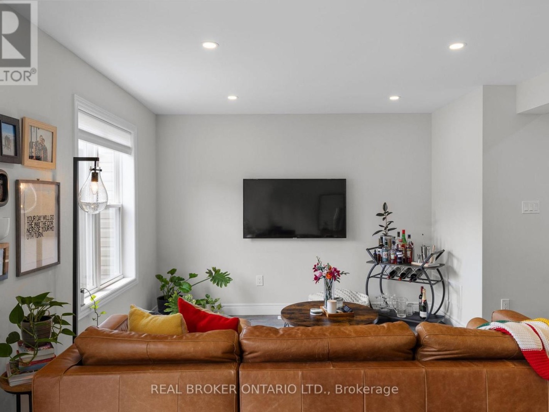 8 NICOLE PARK PLACE, 
