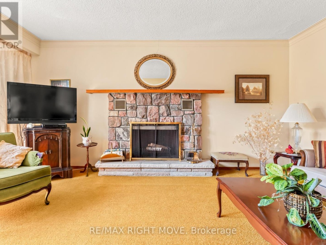 504 SIMCOE STREET, 