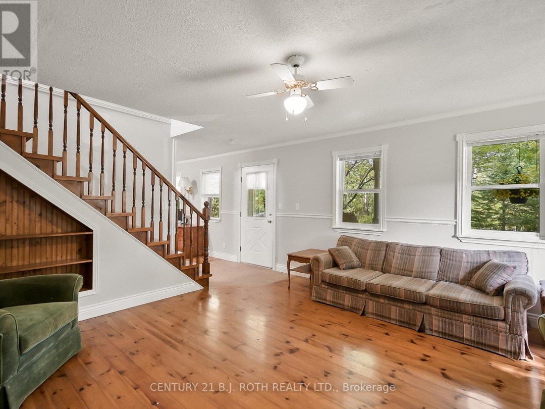1048 OLD NORTH ROAD N, 