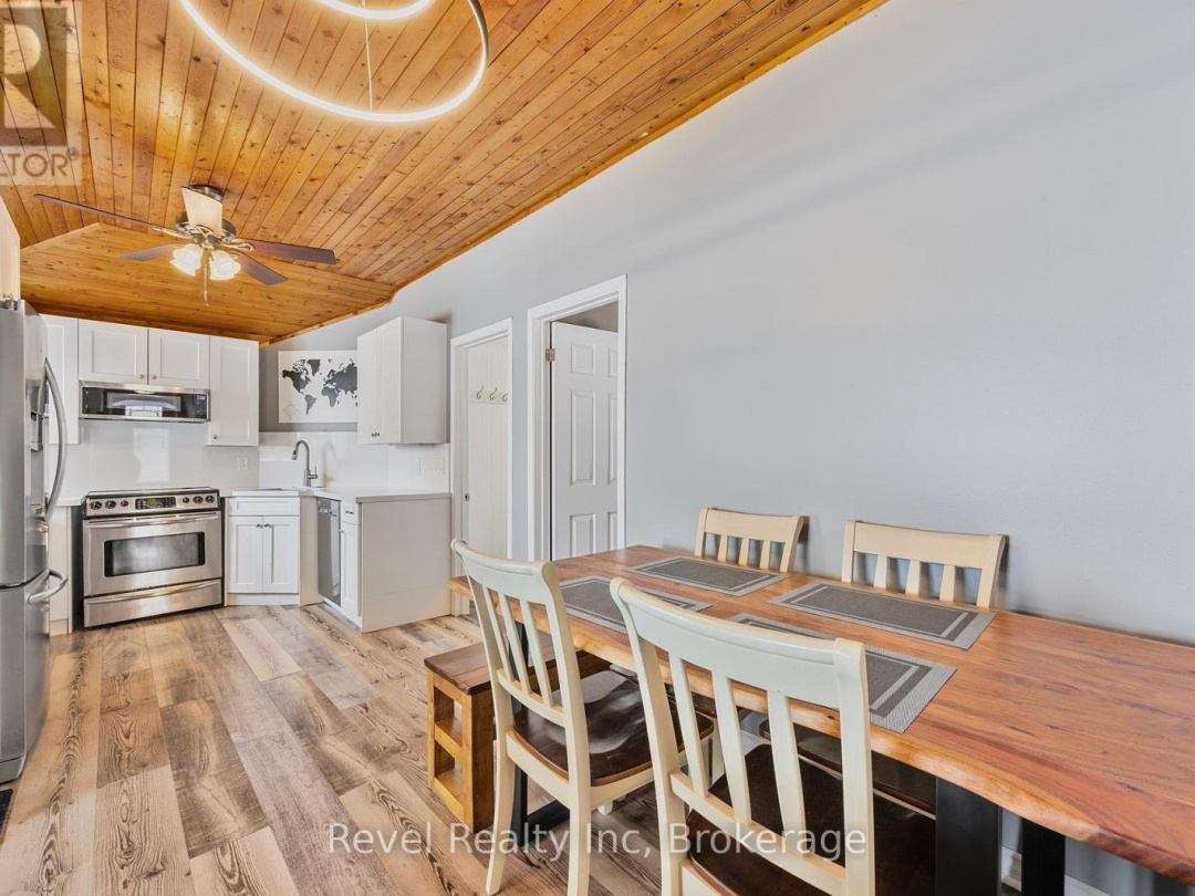 97 Maskinonge Road, Georgian Bay