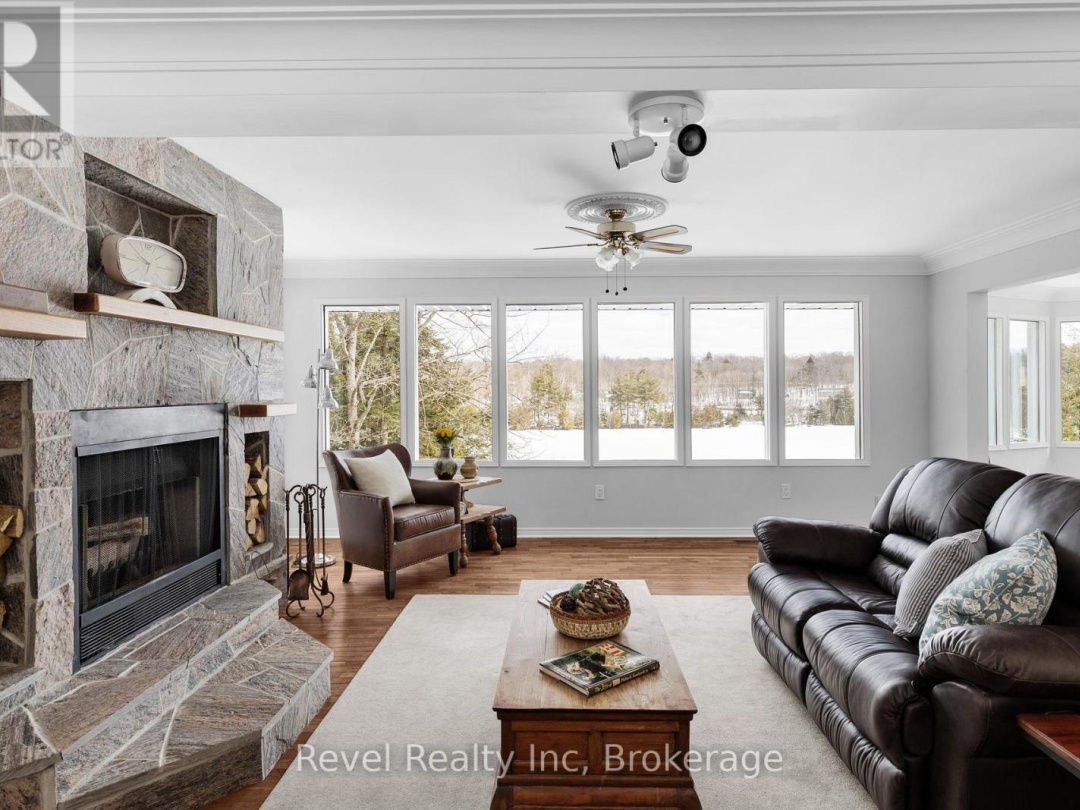 75 SILVER POINT DRIVE, Silver Lake