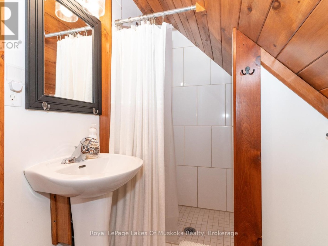1080 WALKERS GLENN CRESCENT, 