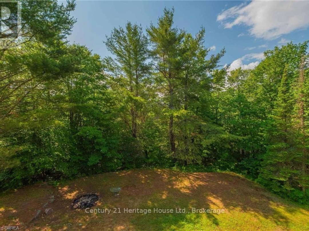 1044 ENGLISH CIRCLE, 