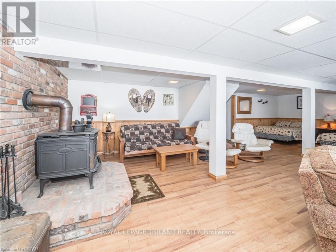 1094 Crumby Lake Rd, Algonquin Highlands