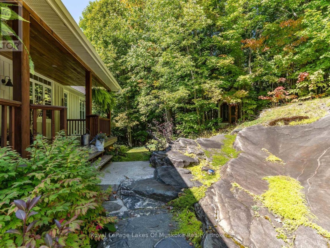 1080 WALKERS GLENN CRESCENT, 