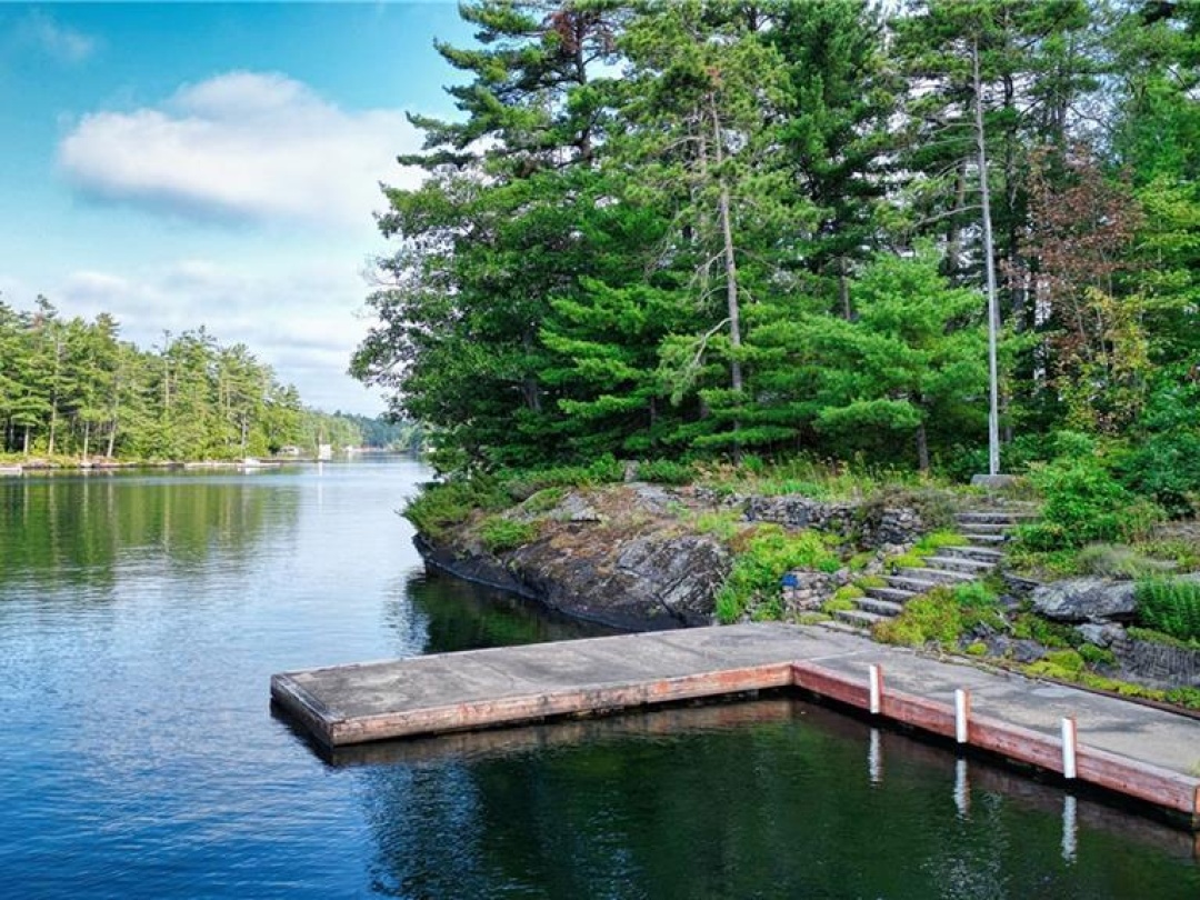 1 ISLAND 3LM Island, 