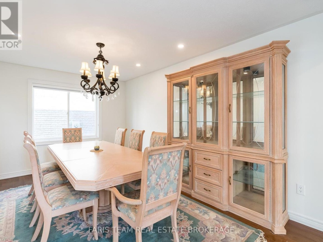 2 VANESSA DRIVE, 