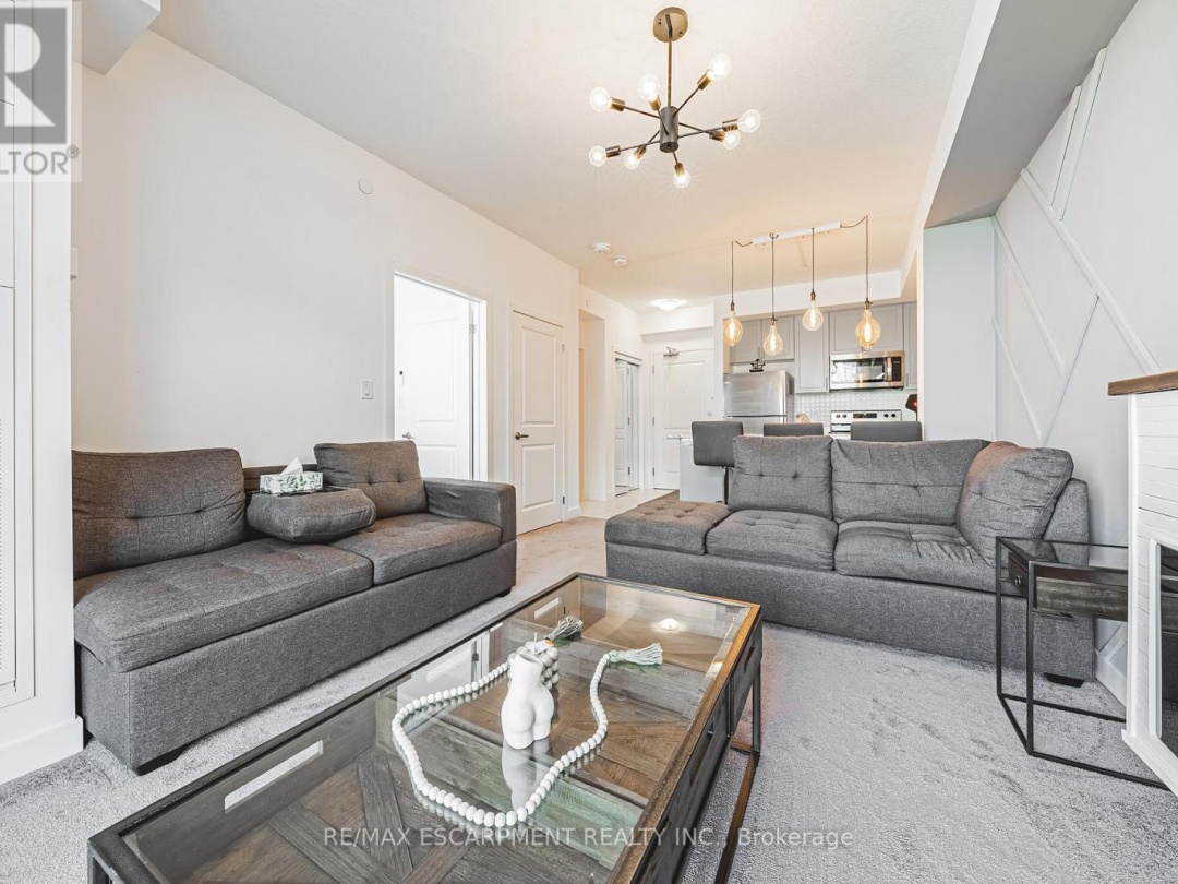 327 - 460 DUNDAS STREET E, 