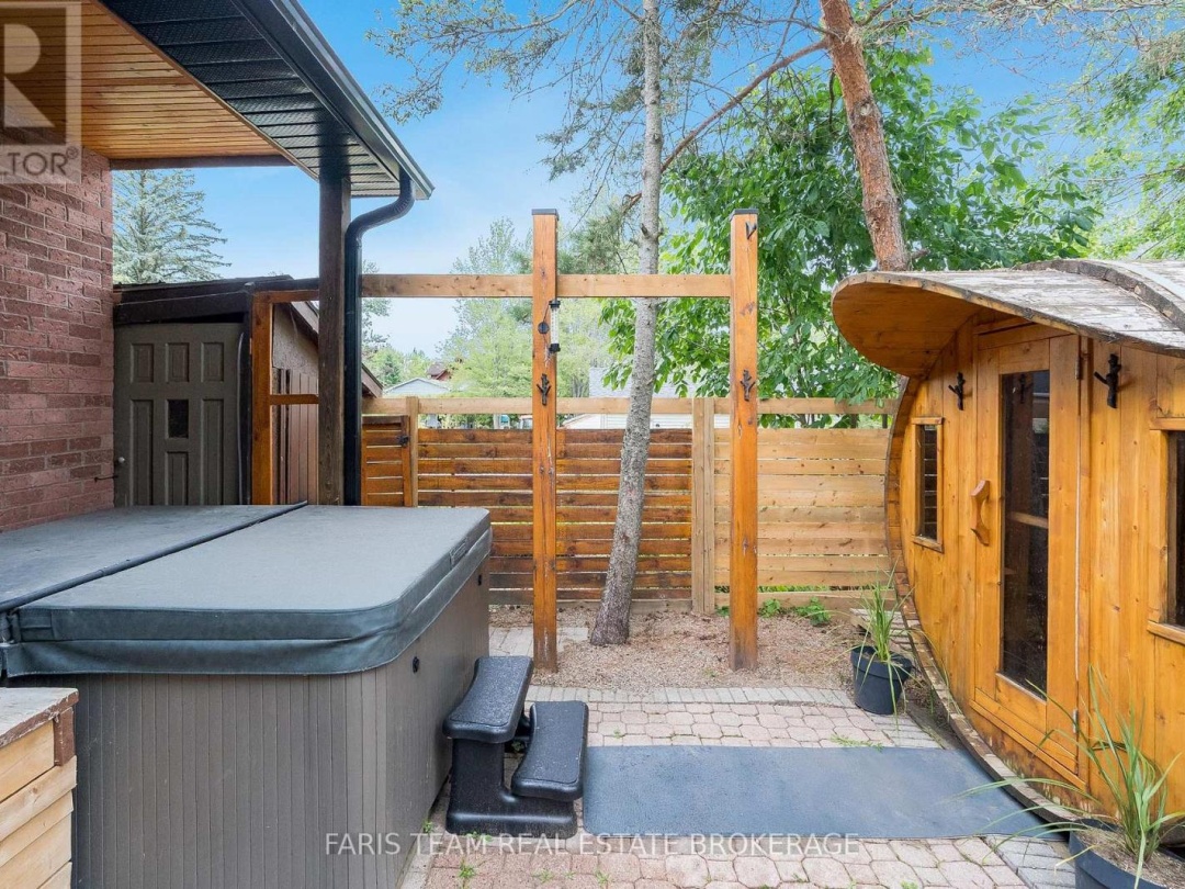 2668 WESTSHORE CRESCENT, 