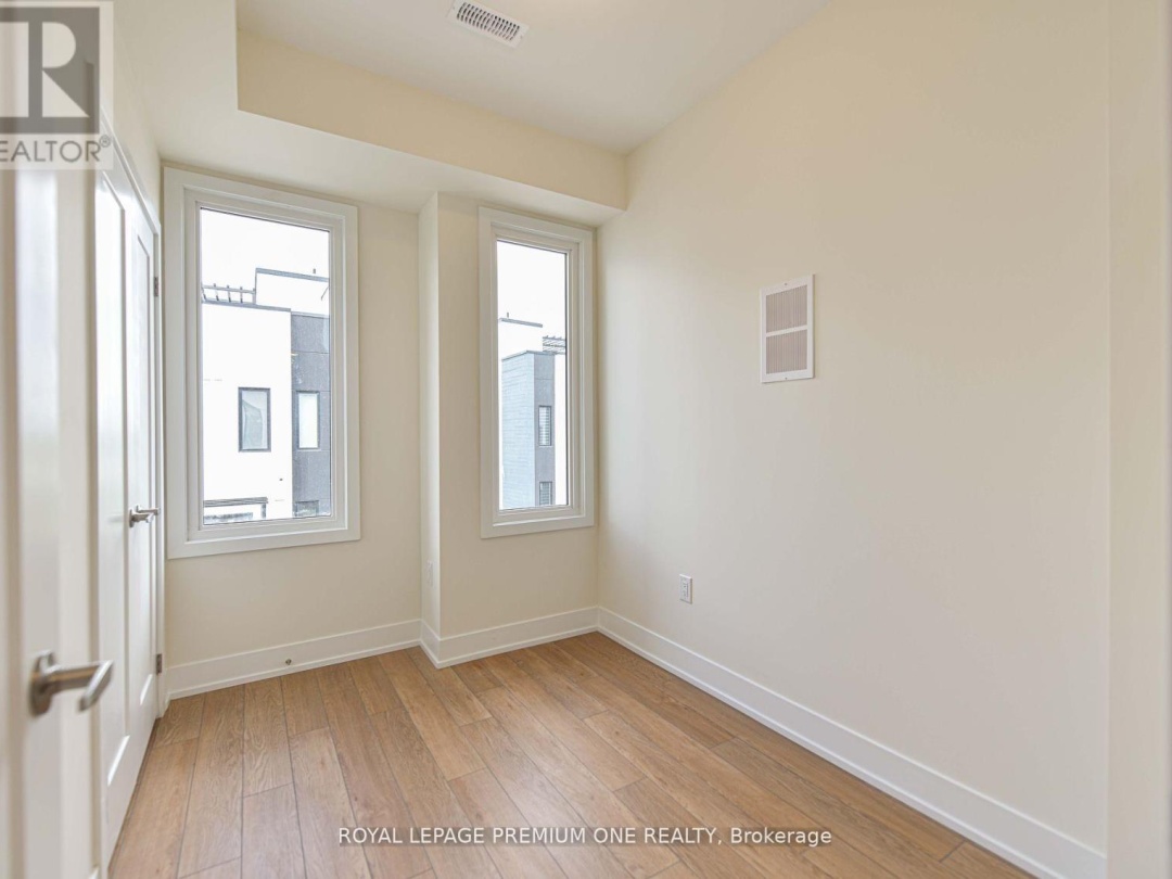12 MARINER'S PIER WAY, 