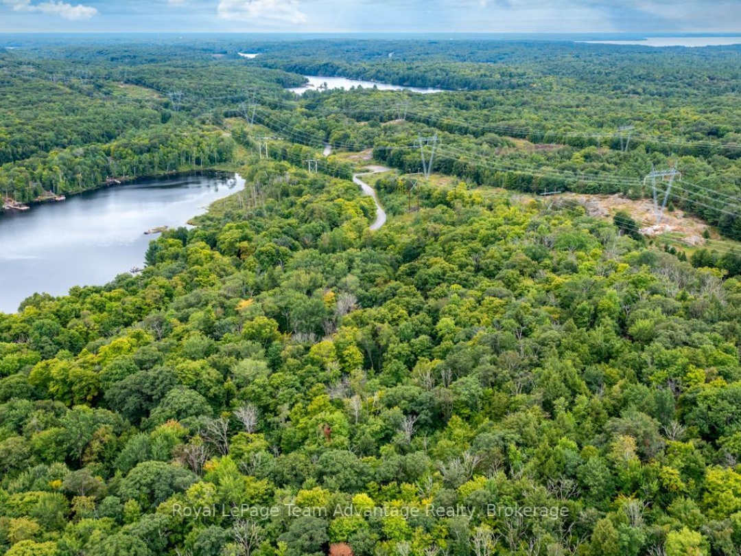 33 PINEWOOD ROAD, McDougall