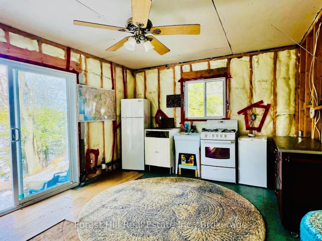 60 Hawksview Lane, Faris Lake