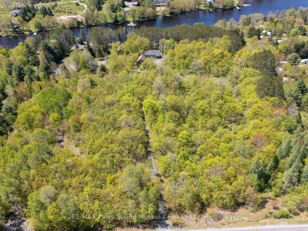 587 CENTRE ROAD, Manitouwabing Lake