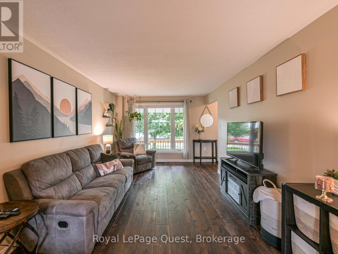 46 COURTNEY CRESCENT, 