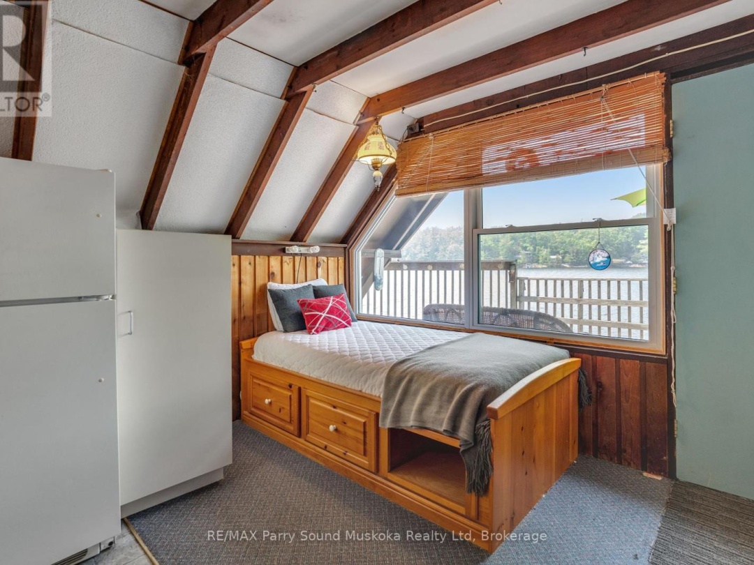 124 HEALEY LAKE WATER, 