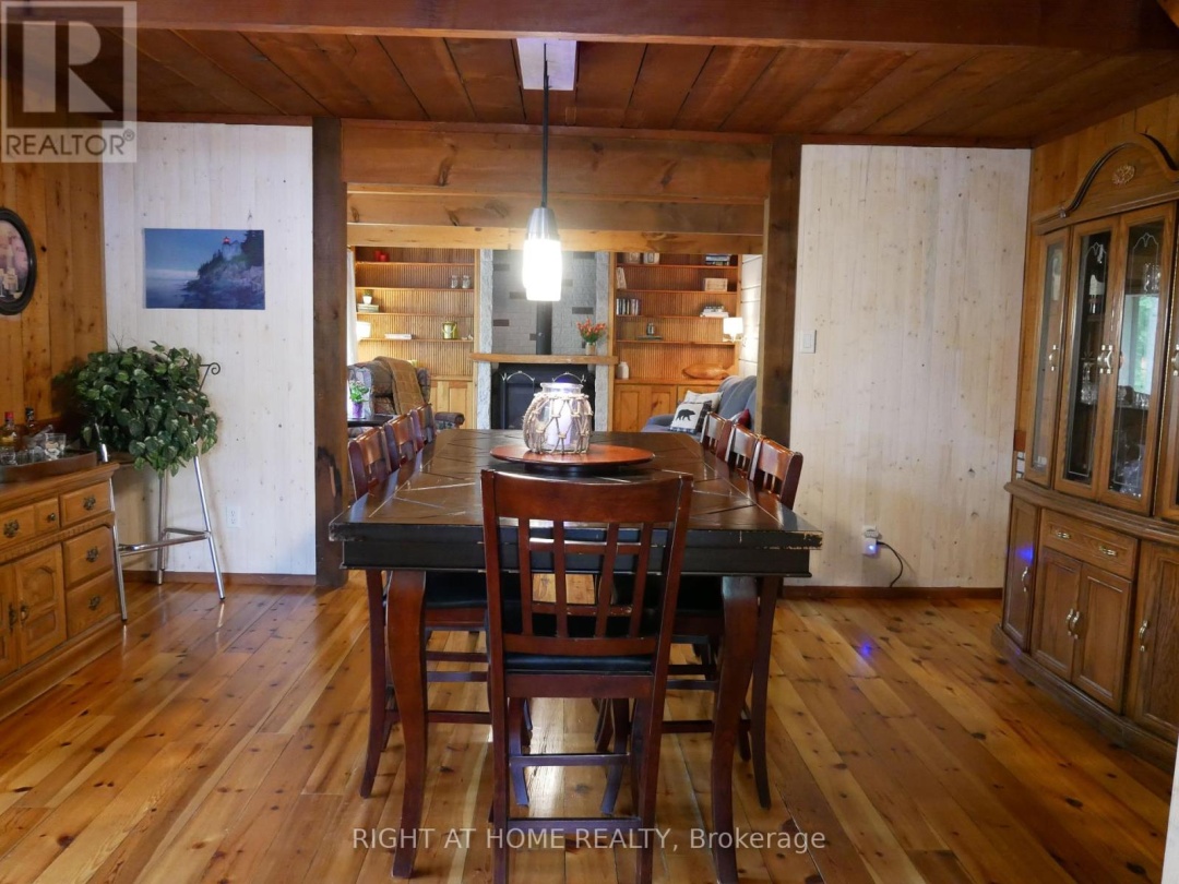 1130 TOWERING OAKS TRAIL W, 