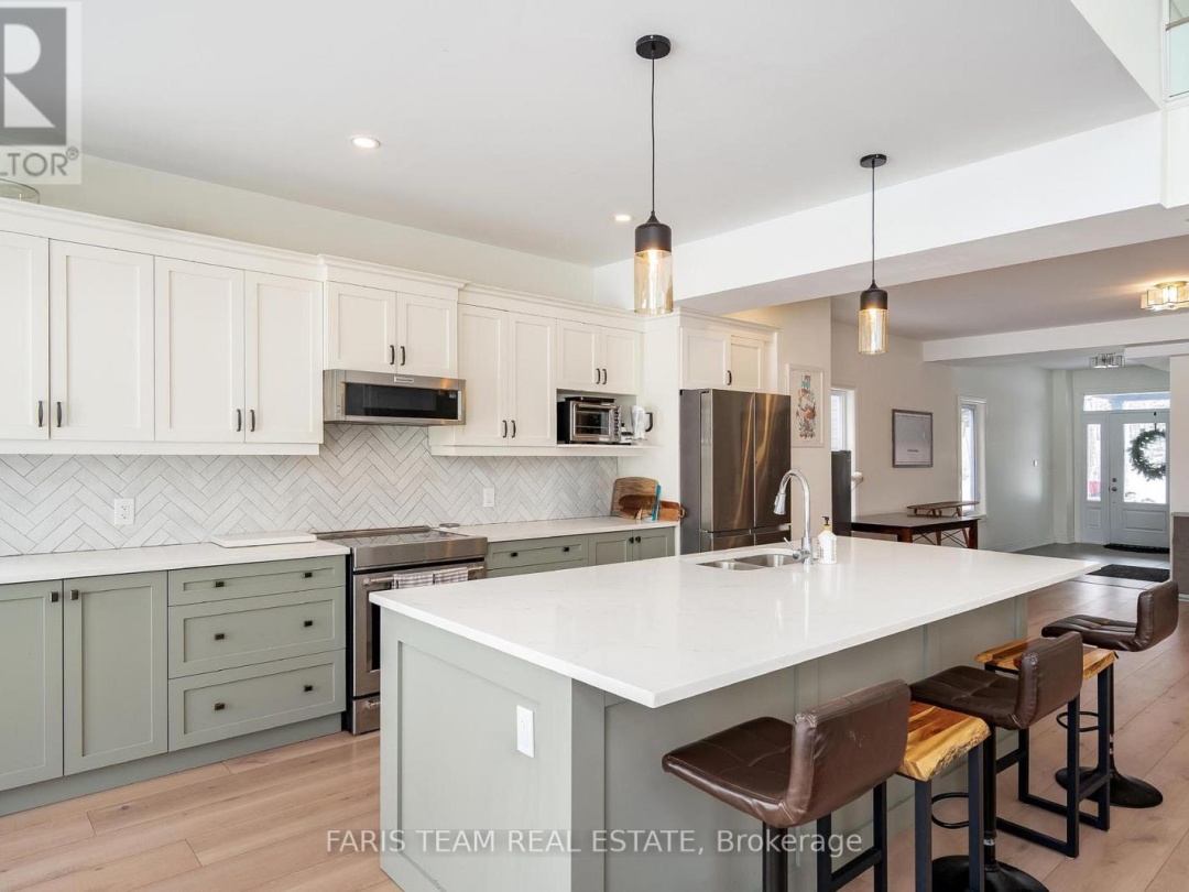 21 Rosy Beach Court, St John Lake