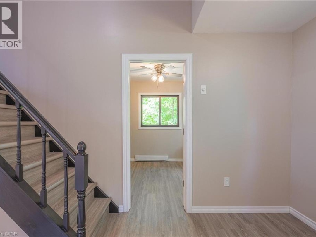 1044 ENGLISH Circle, 