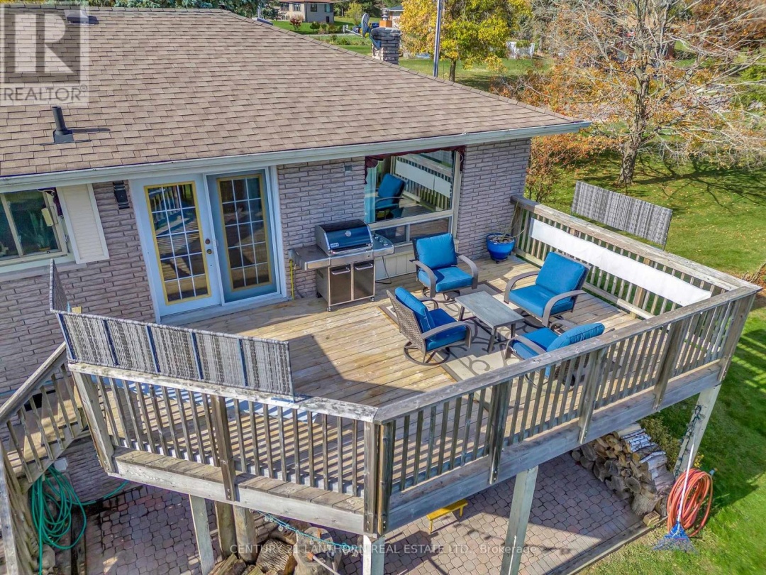 456 OLD SURREY LANE, Pigeon Lake